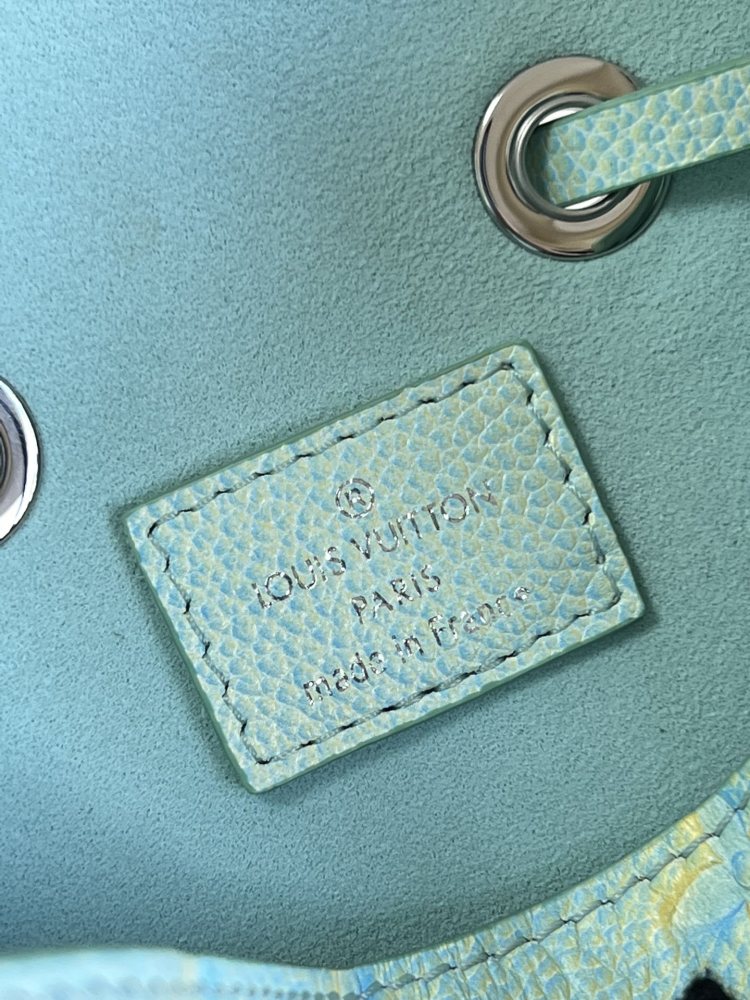 LV BB Monogram Empreinte Summer Stardust  size 20 x 20 x 13