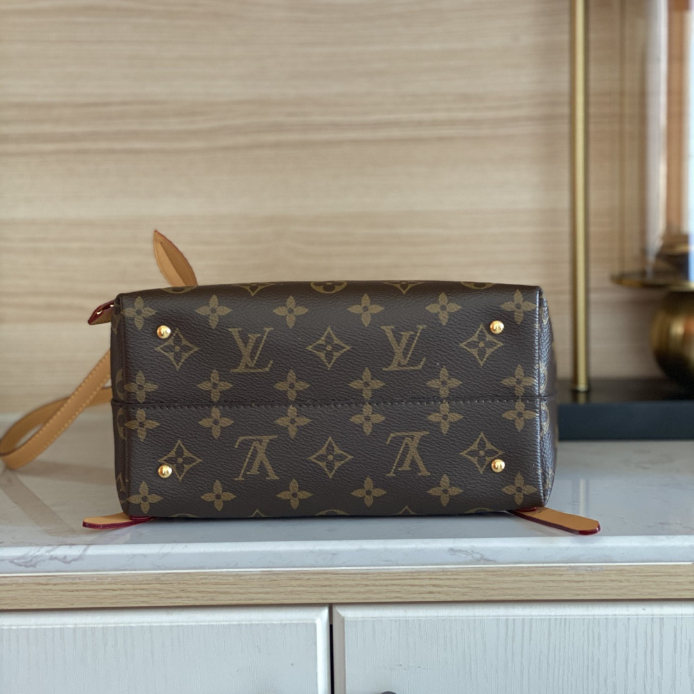 Louis Vuitton  Nicolas Ghesquière   Moon M44944