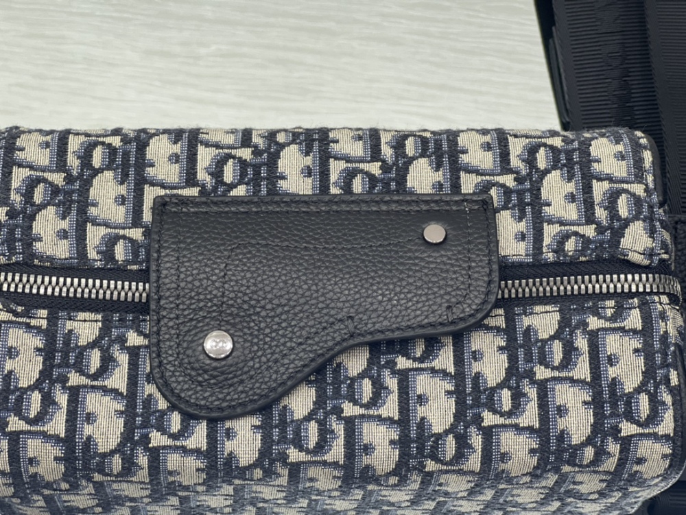 Dior man's Oblique Lingot 26