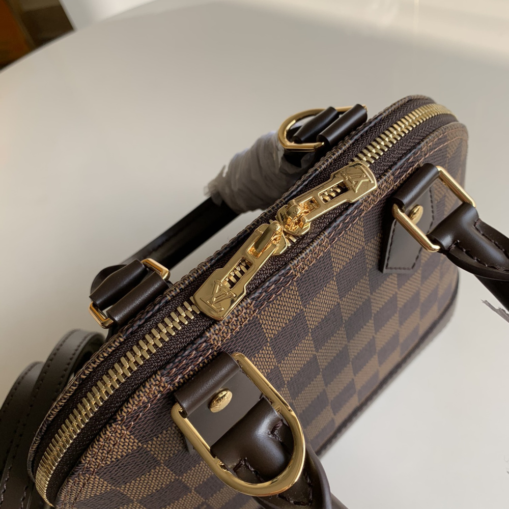 Louis Vuitton  Alma  BB  N41211