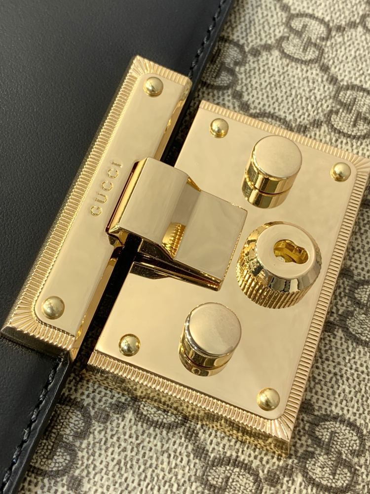 Gucci of date  size 20*12.5*8
