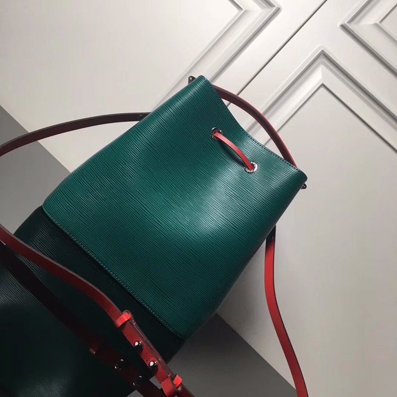 LV Bucket Bags   size 26*26*17.5
