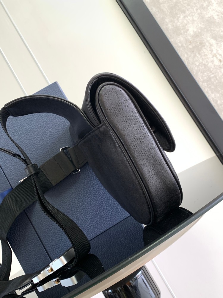 Dior man's Oblique saddle bag