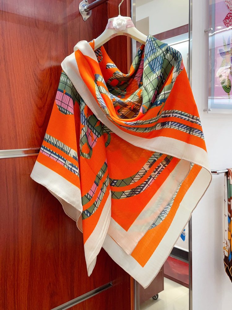 HERMES Scarf