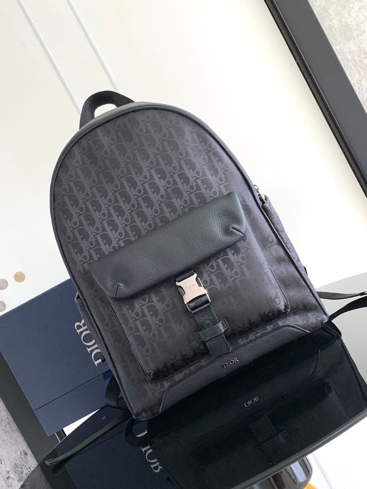 Dior man's Oblique backpacks