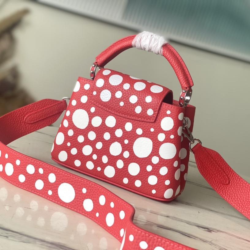 LV YK Capucines Taurillon Size cm