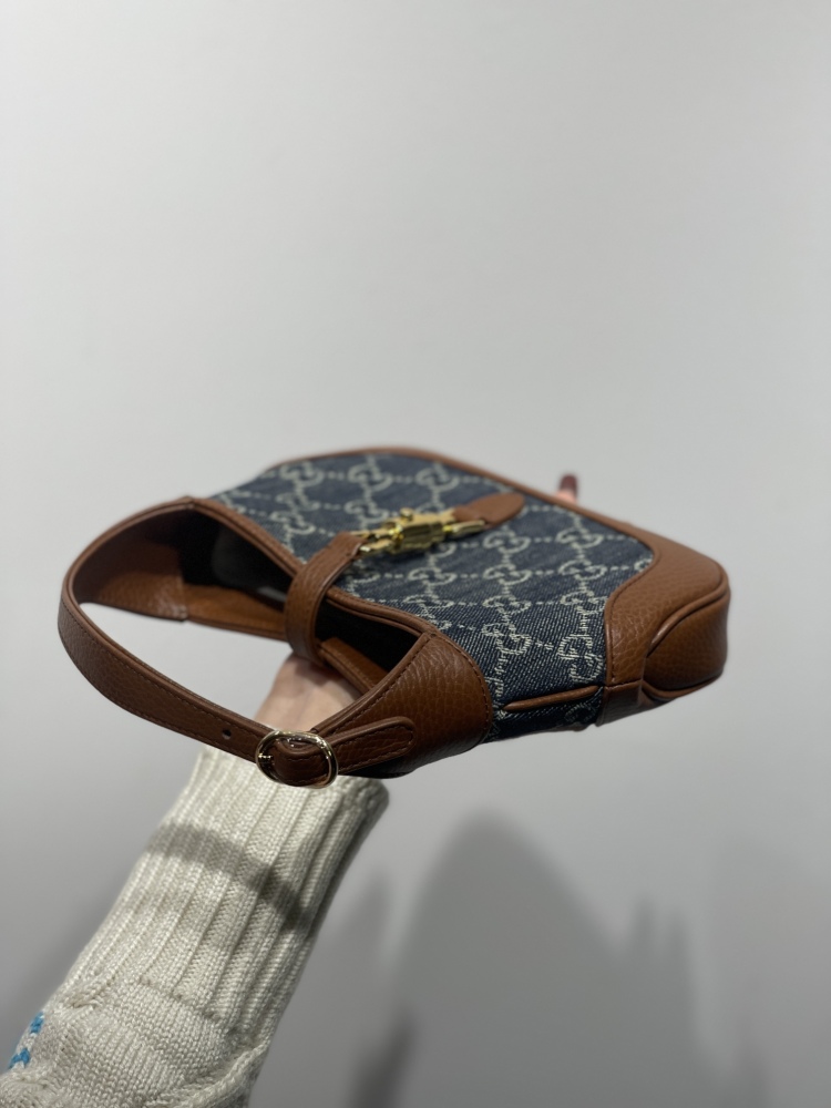 Gucci GG  size 19x13x3