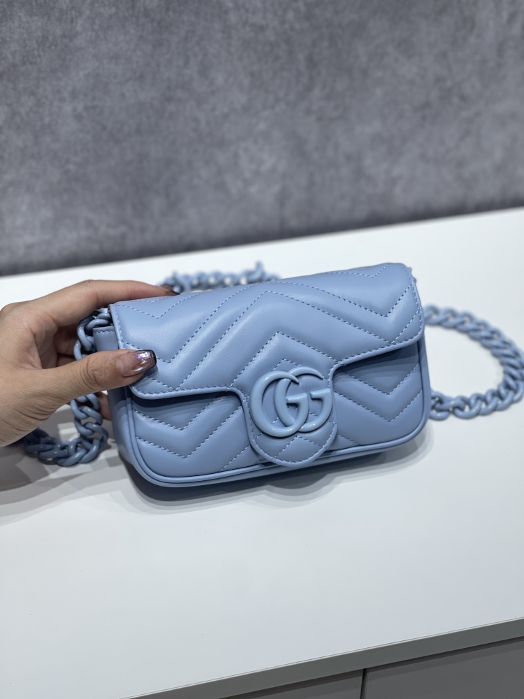 Gucci  size 16.5*5*10