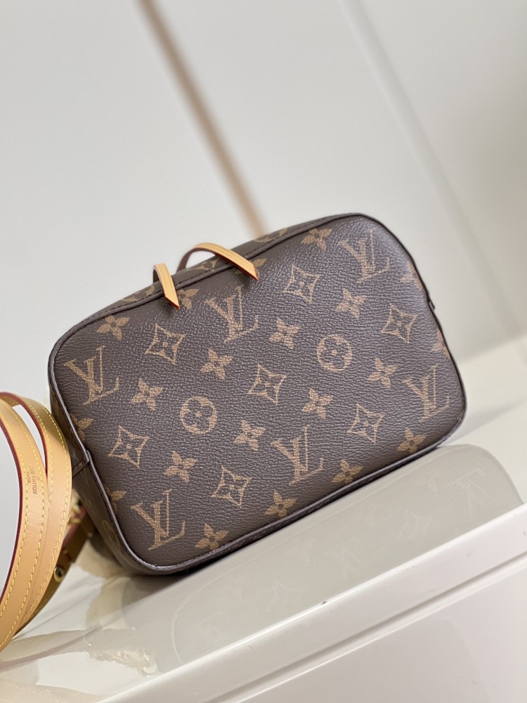 LV Da mi er Azur cm  size 20 x 20 x 13