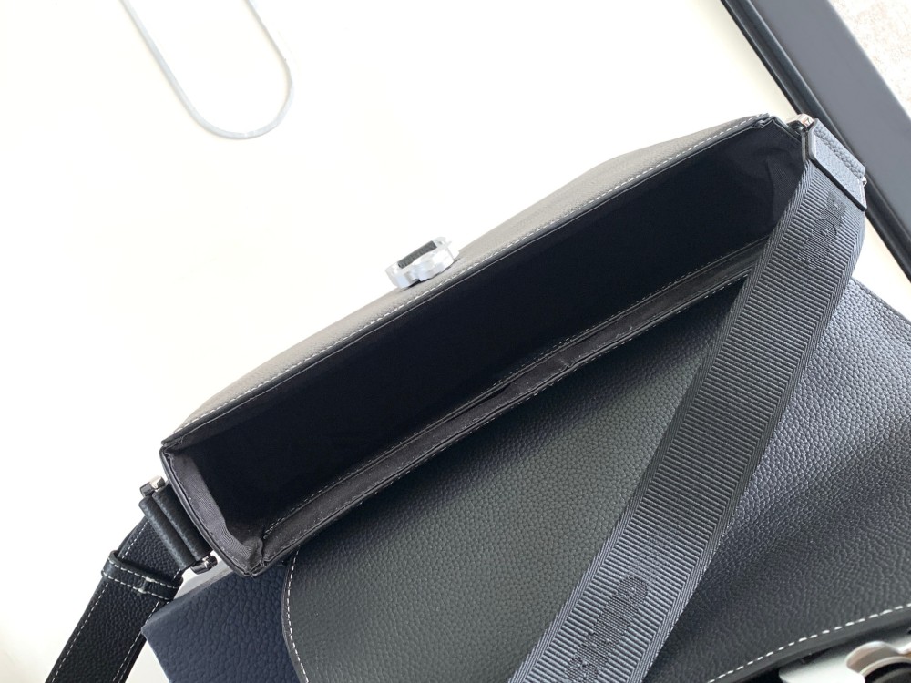 Dior manbag
