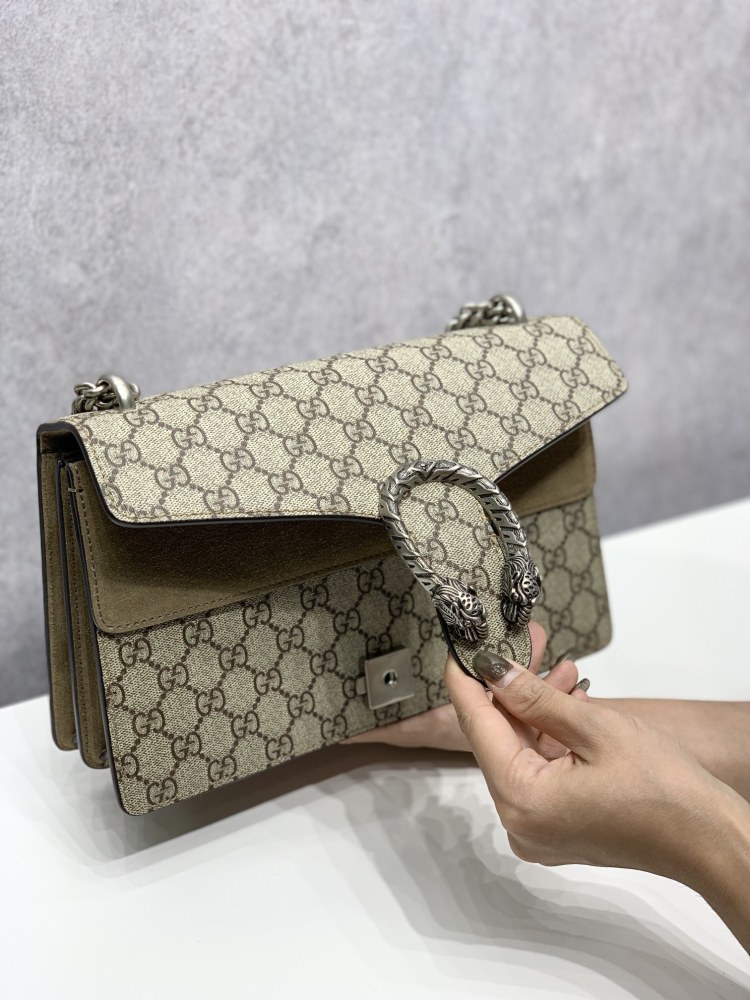 Gucci  size 28*18*9
