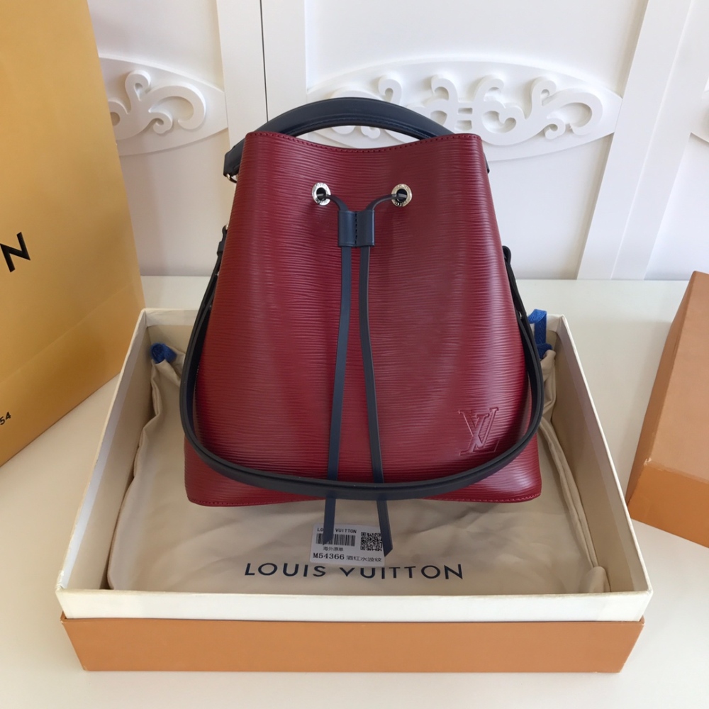 LV Bucket Bags  size 26.0 x 26.0 x 17.5