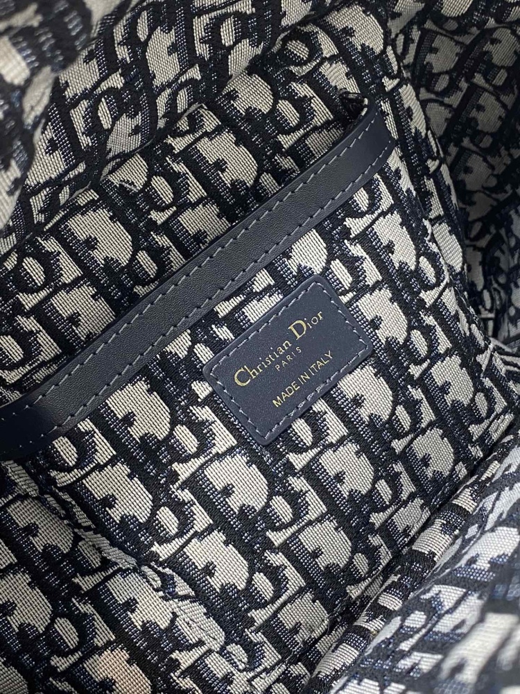 wicker Dior bucket size