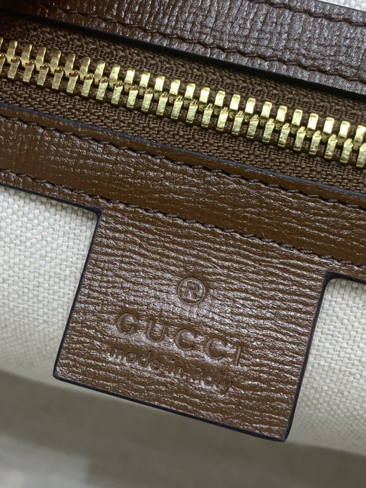 Gucci  size 25x9x23