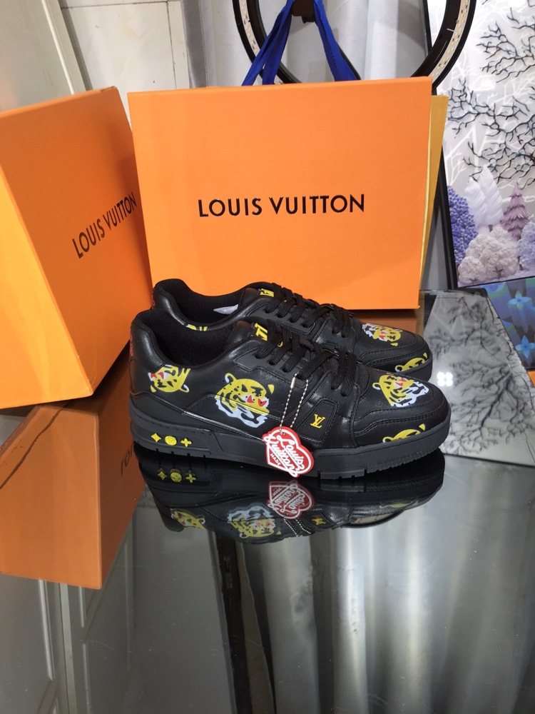 LV sneaker