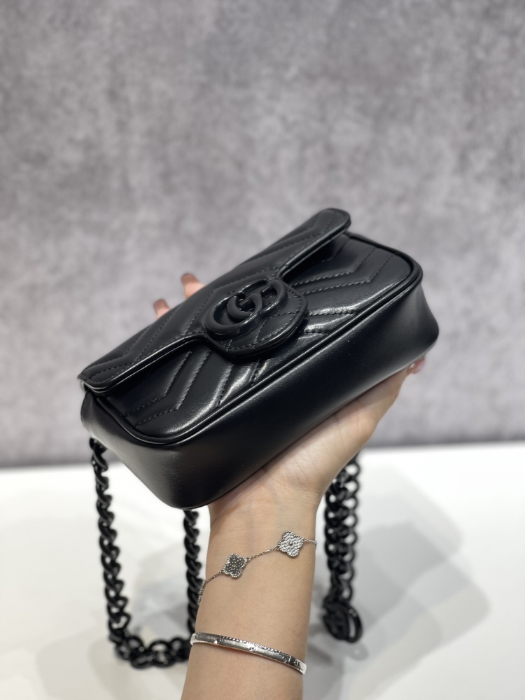 Gucci  size 16.5*5*10