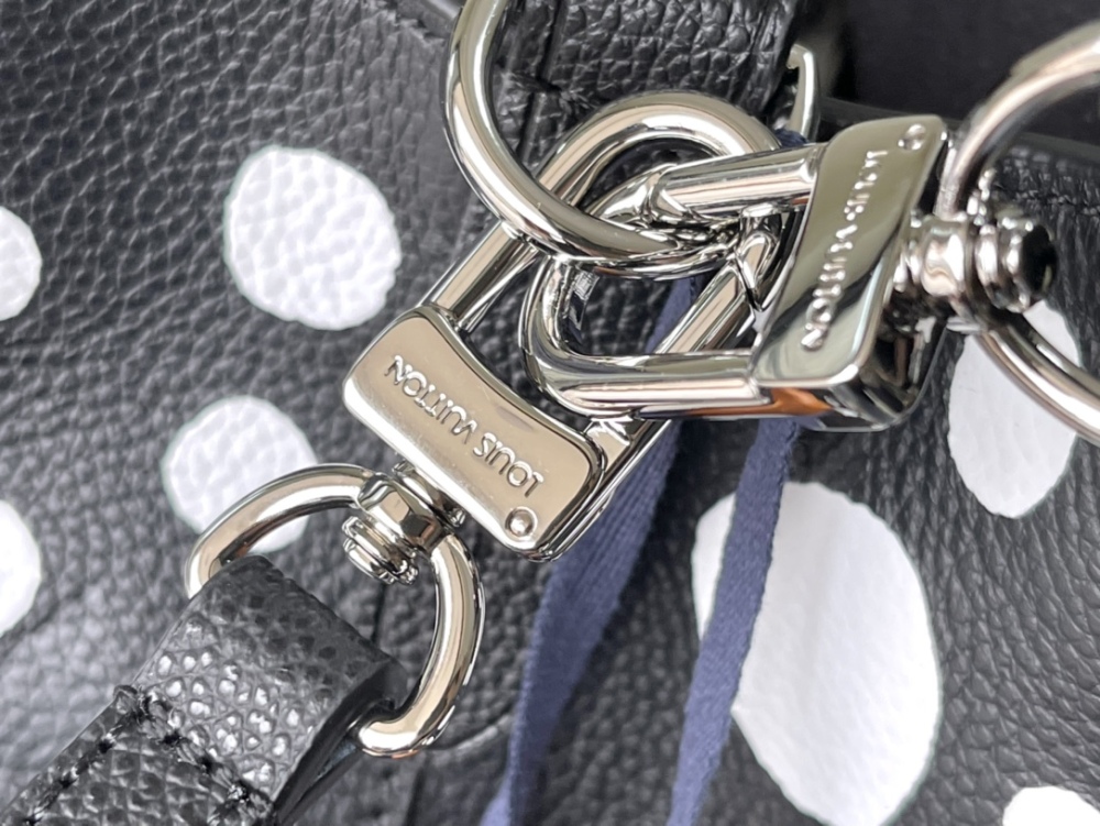 LV LV YK Monogram size 20x20x13