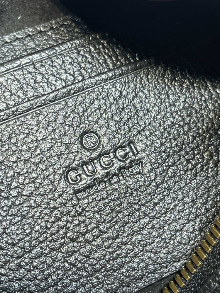 Gucci  size 25*19*7