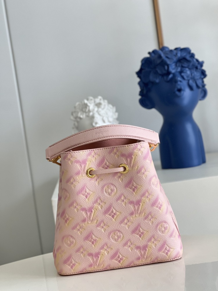 LV BB Monogram Empreinte  size 20 x 20 x 13
