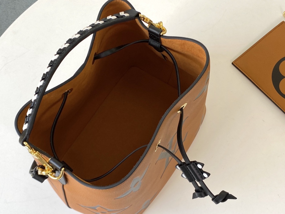 LV Monogram  size 26.0 x 26.0 x 17.5