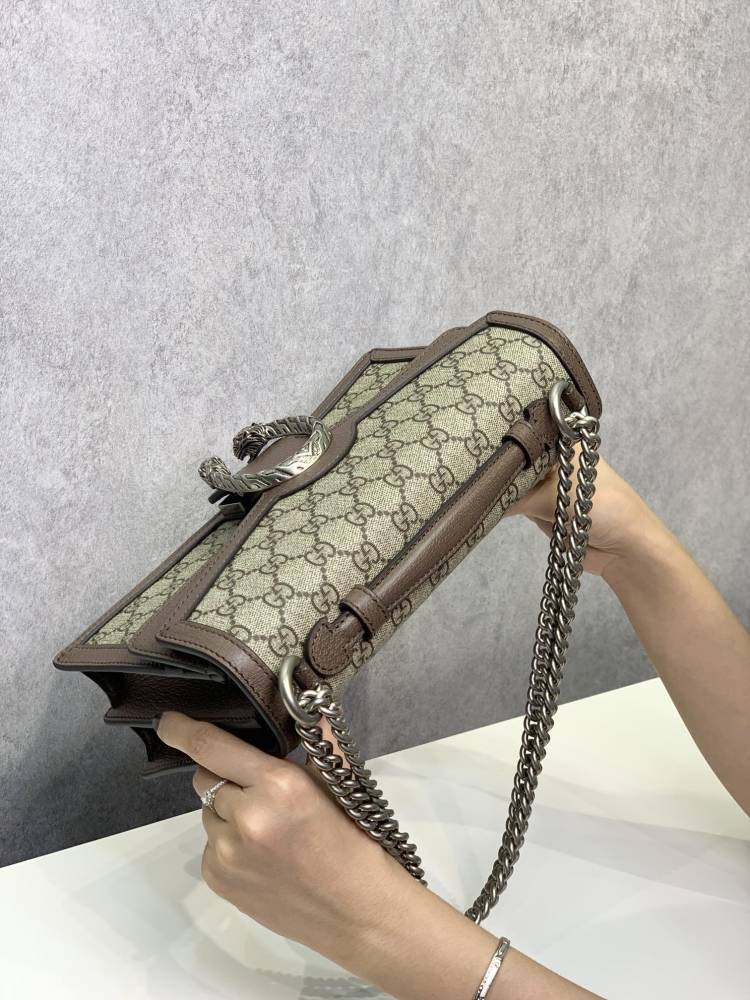 Gucci  size 28*17*9