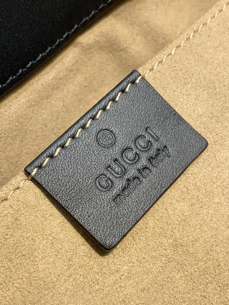 Gucci  size 26*18*10