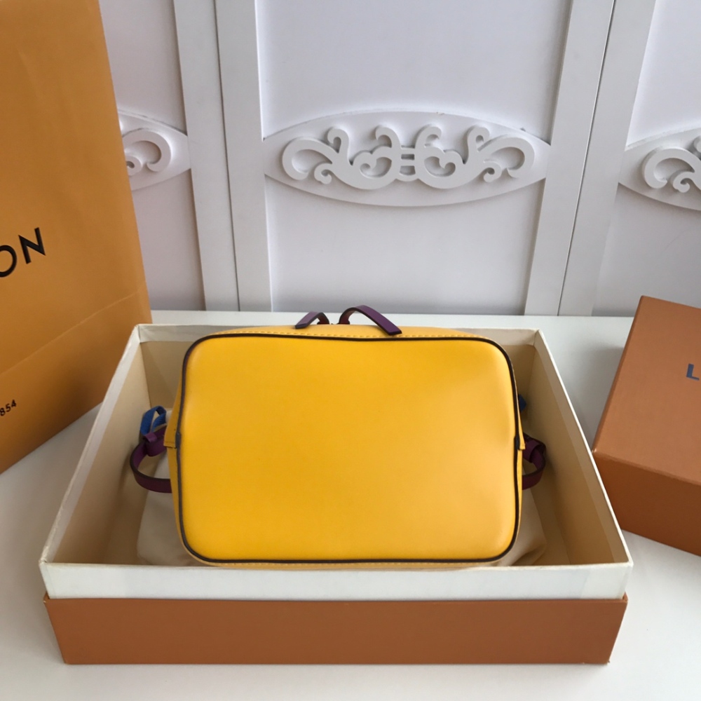 LV BB BB Epi cm  size 20.0 x 20.0 x 13.0