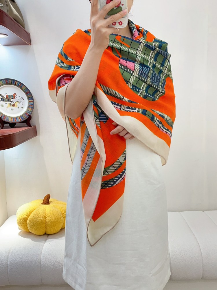HERMES Scarf