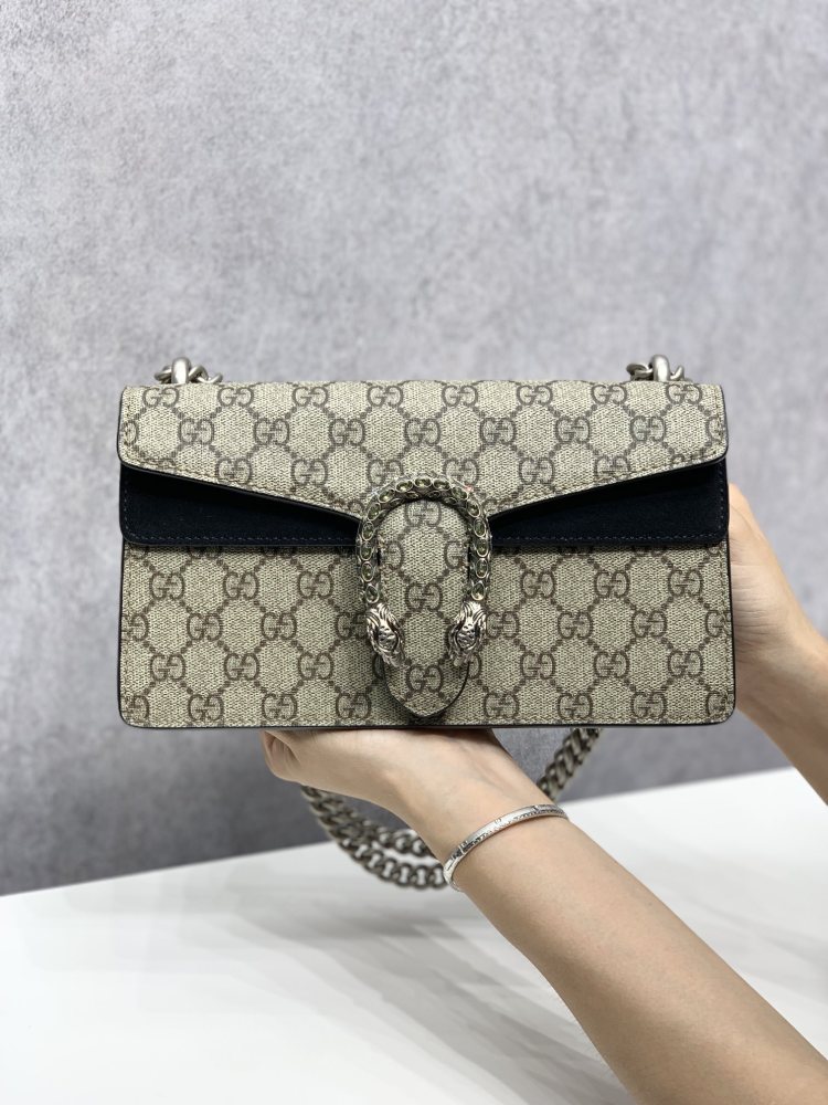 Gucci  size 25*14*8