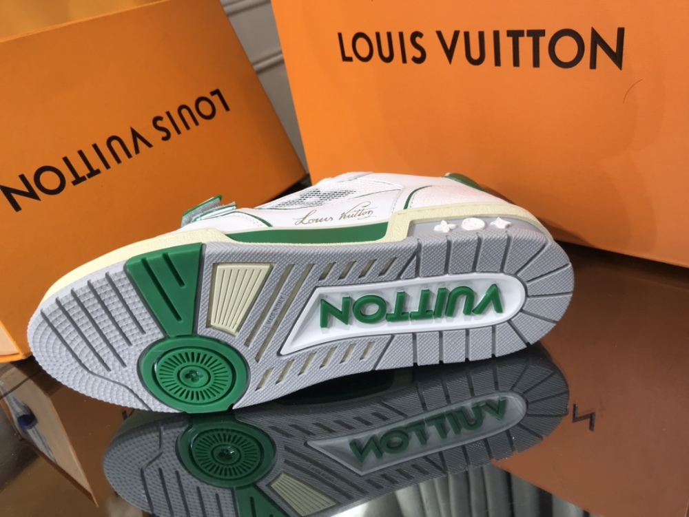 LV flats Lv Size  LV运动鞋
