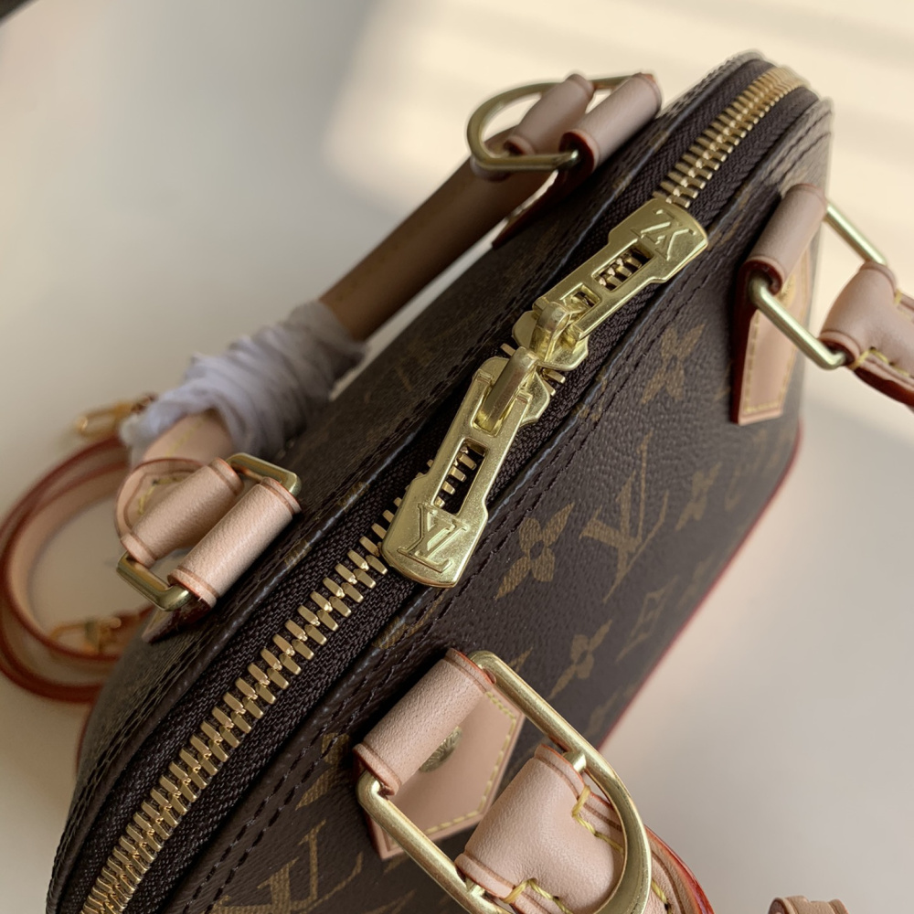 Louis Vuitton  Alma  Monogram M53152