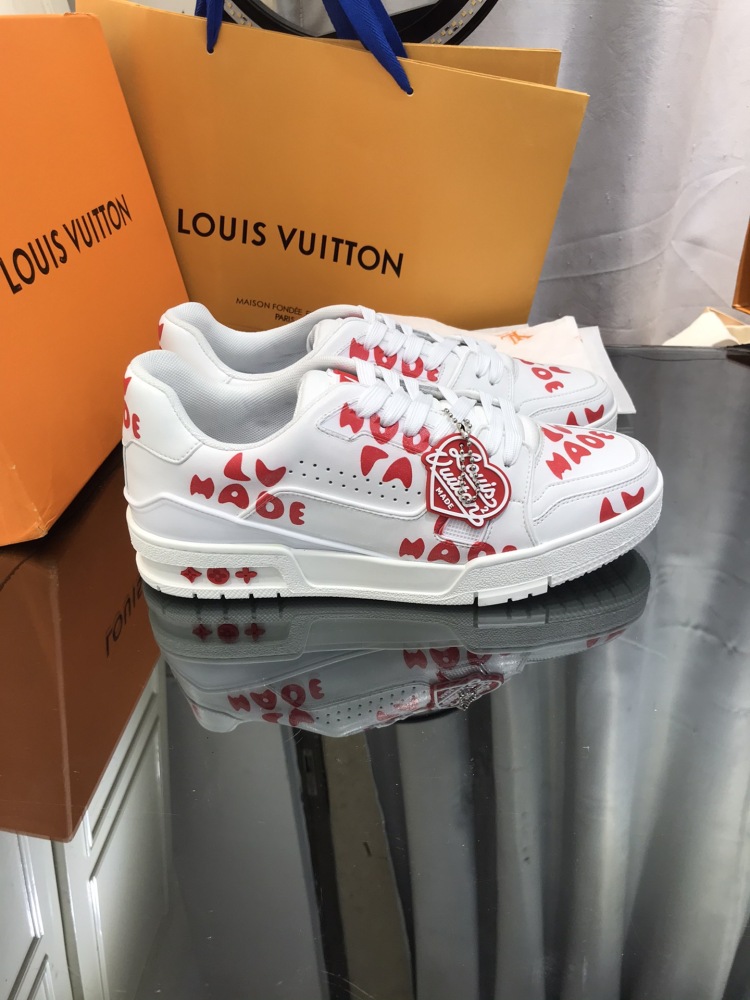 LV sneaker