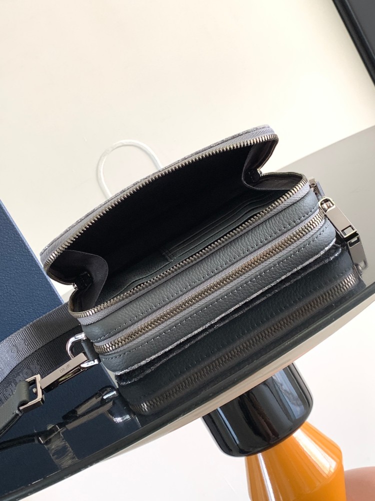Dior manbag