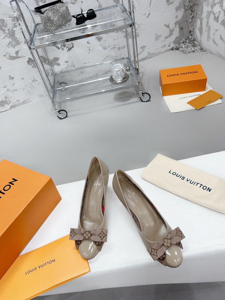 LV high heels Size  LV单鞋