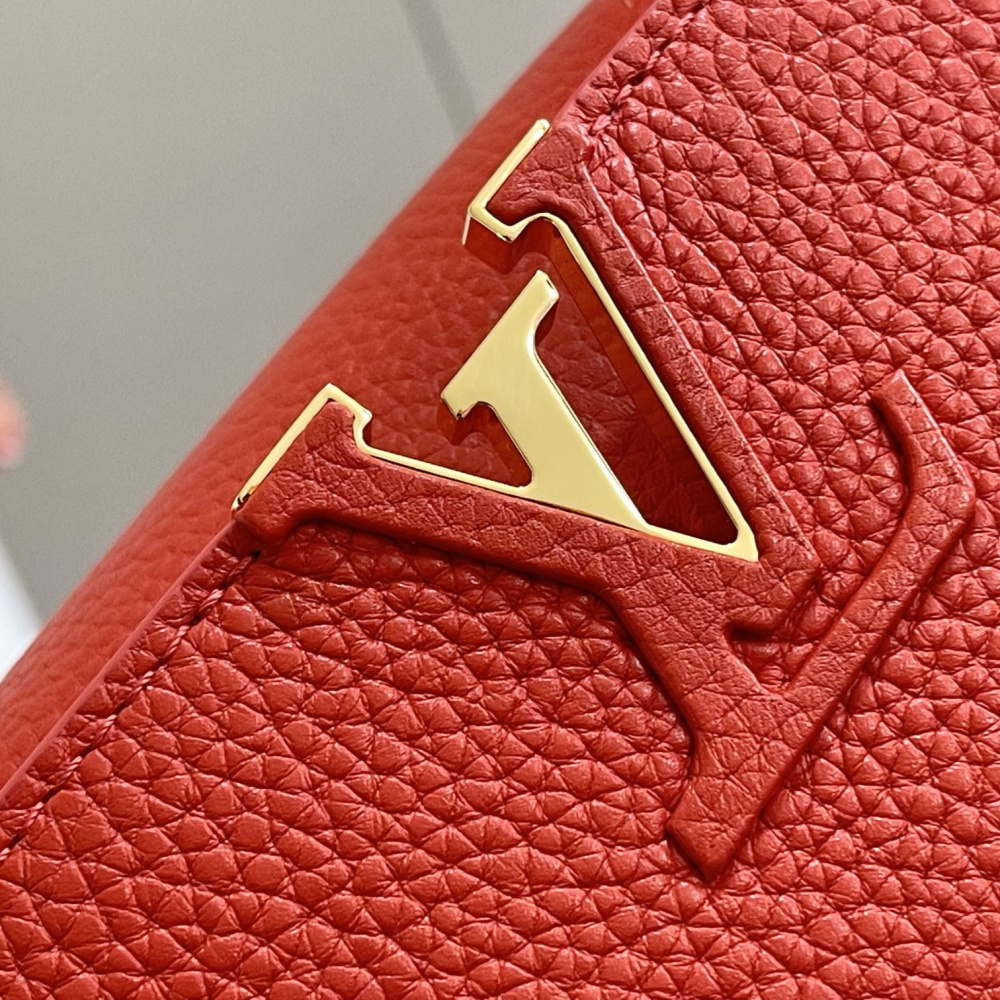 Louis Vuitton Capucines MM  M52689