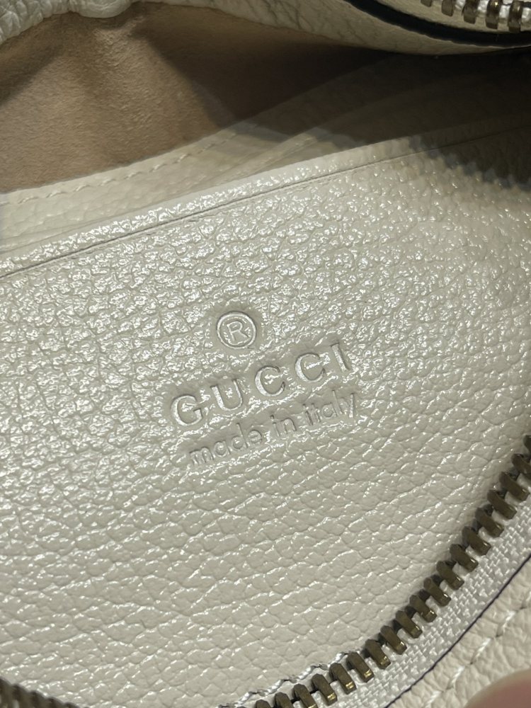 Gucci  size 25*19*7