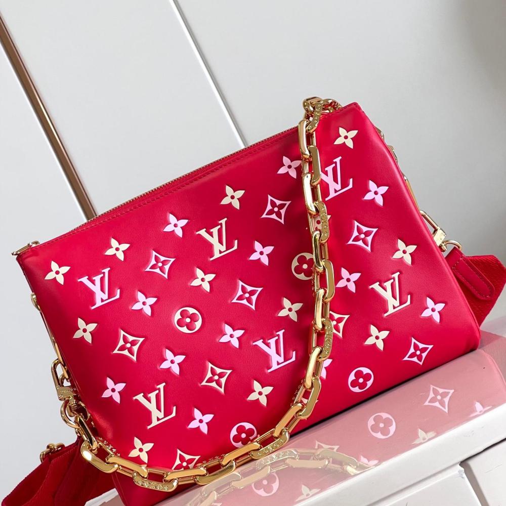 LV  Coussin M22397