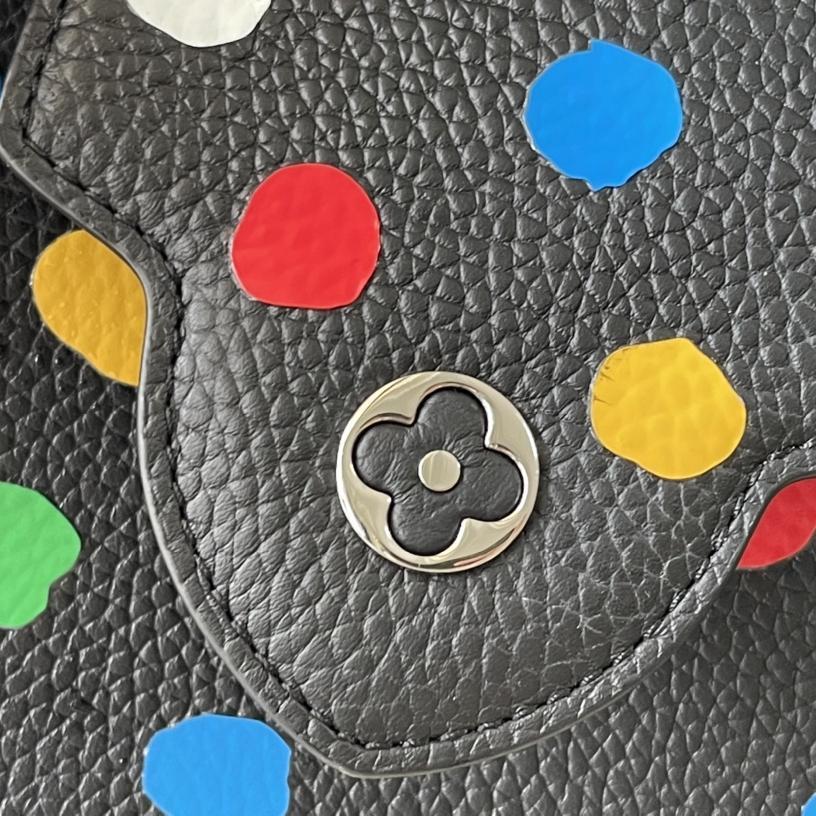 LV YK Capucines Taurillon Size cm