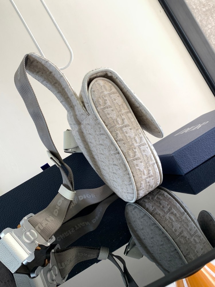 Dior man's Oblique saddle bag