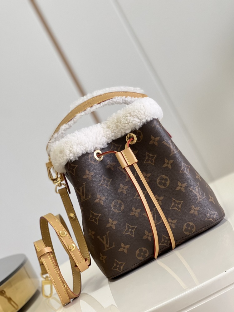LV Azur Bucket Bags  size 20 x 20 x 13