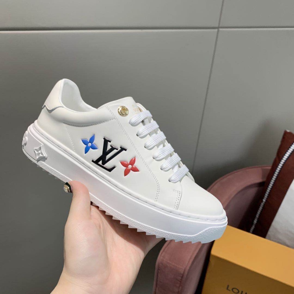 LV sneaker