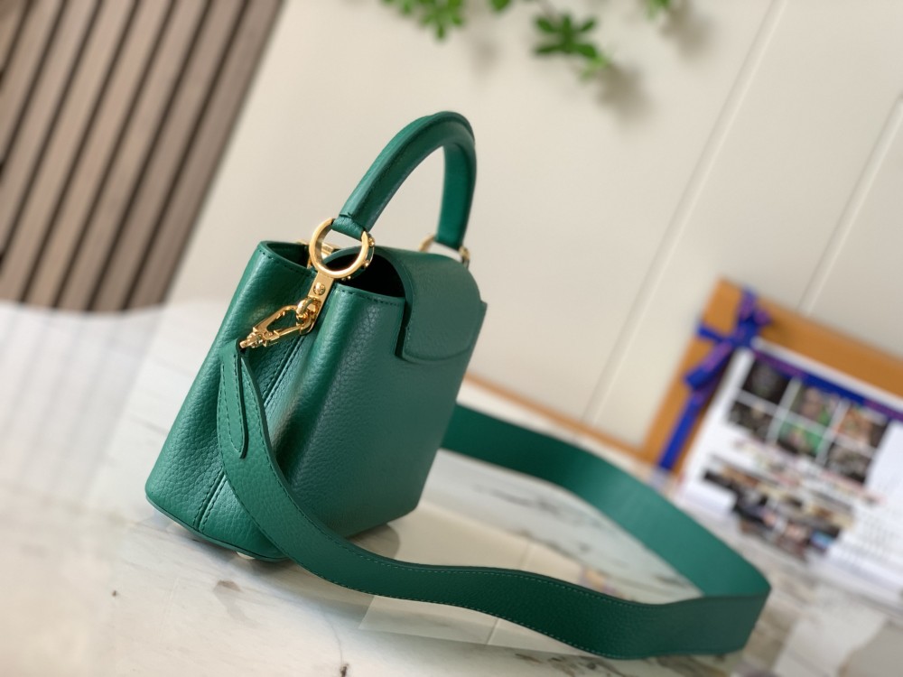LV Capucines Mini M59433 green
