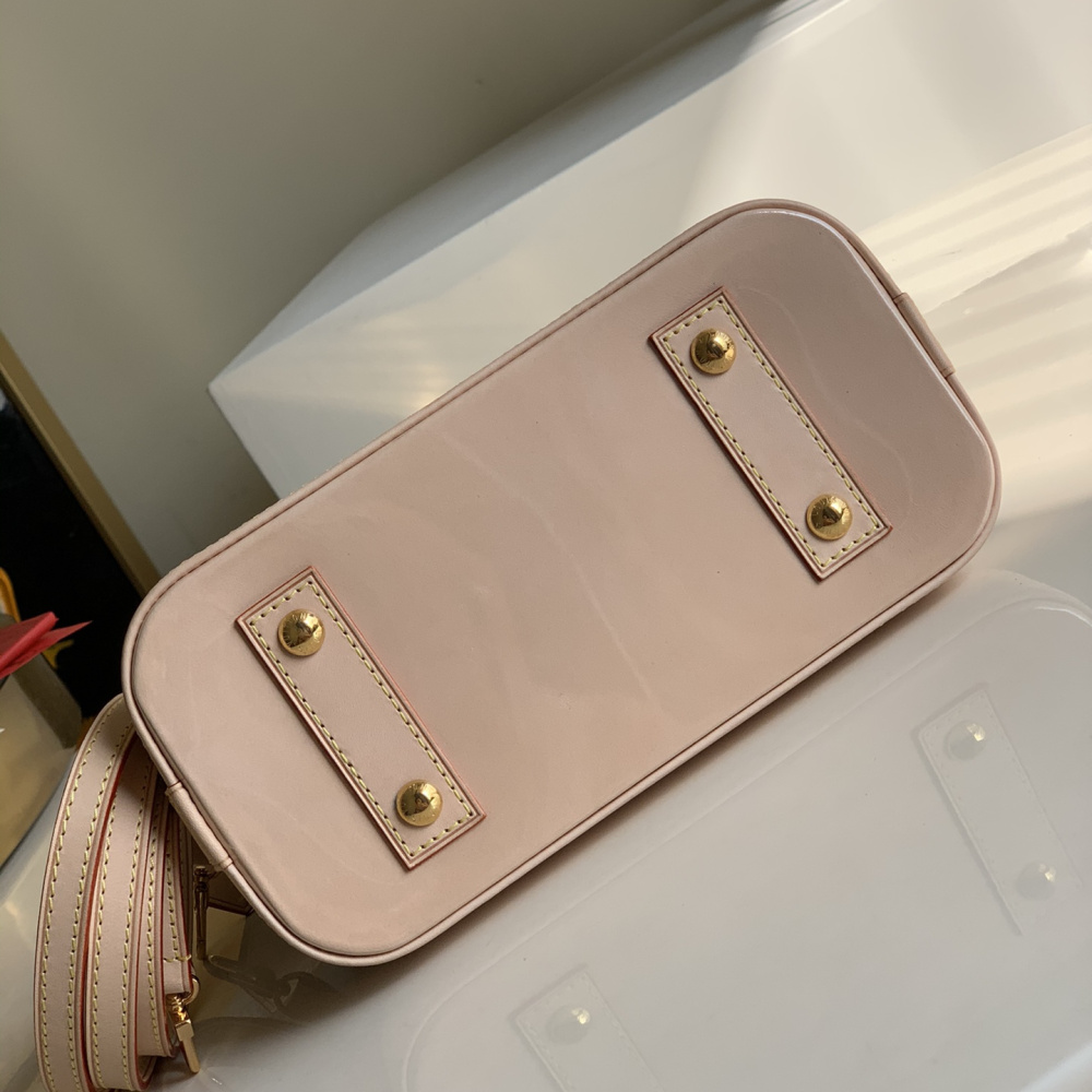 Louis Vuitton  Alma  Monogram M53152