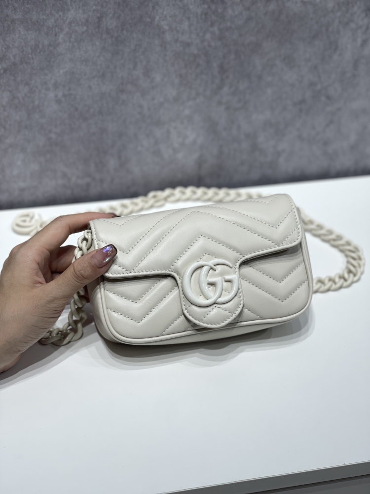 Gucci  size 16.5*5*10