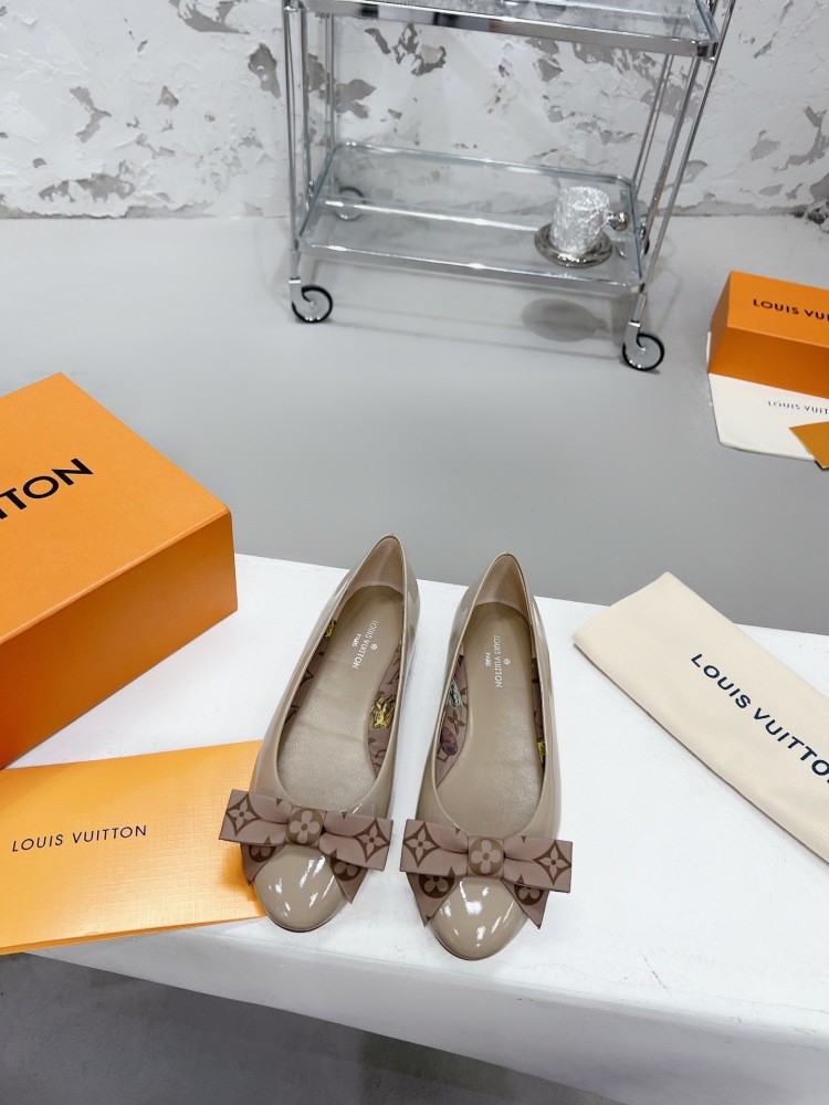 LV  leather shoes