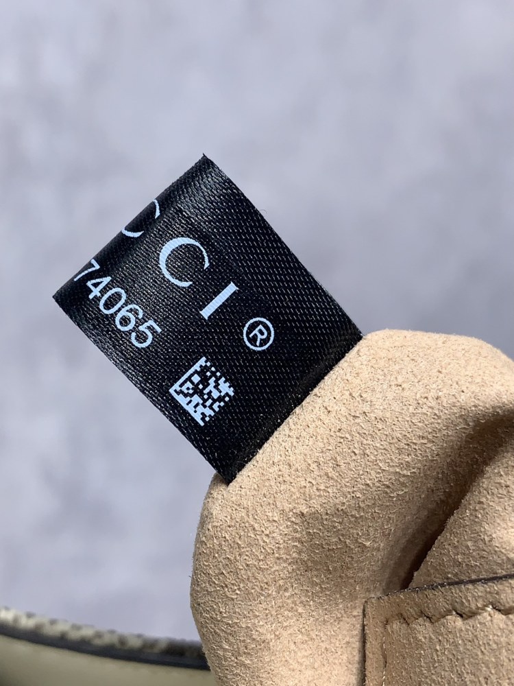 Gucci  size 26*18*10