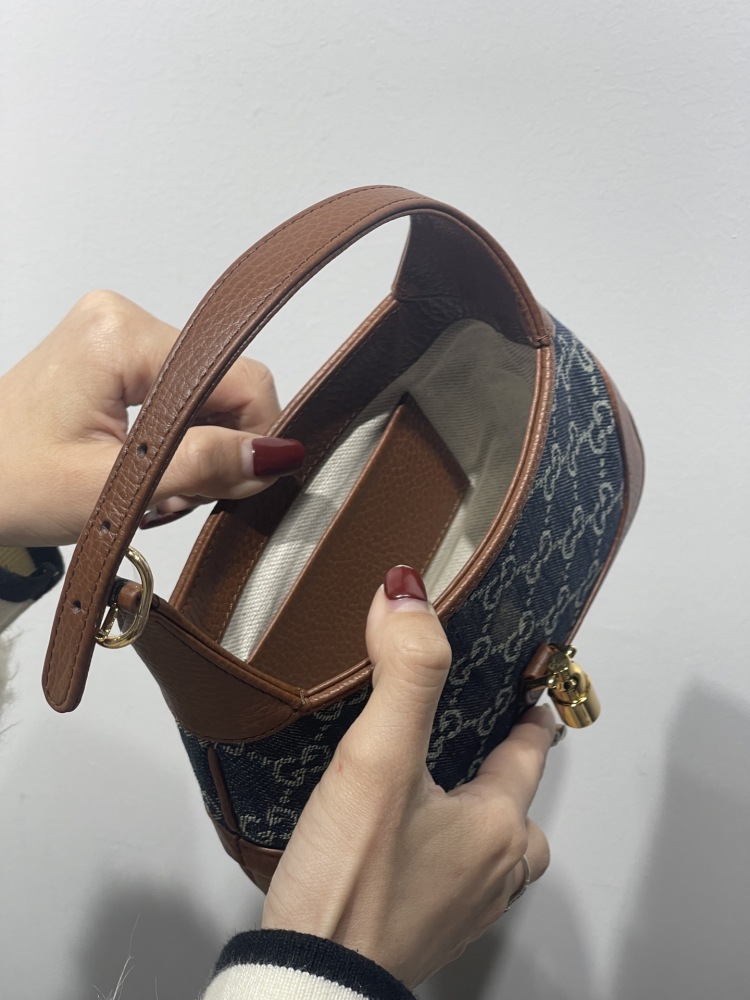 Gucci GG  size 19x13x3