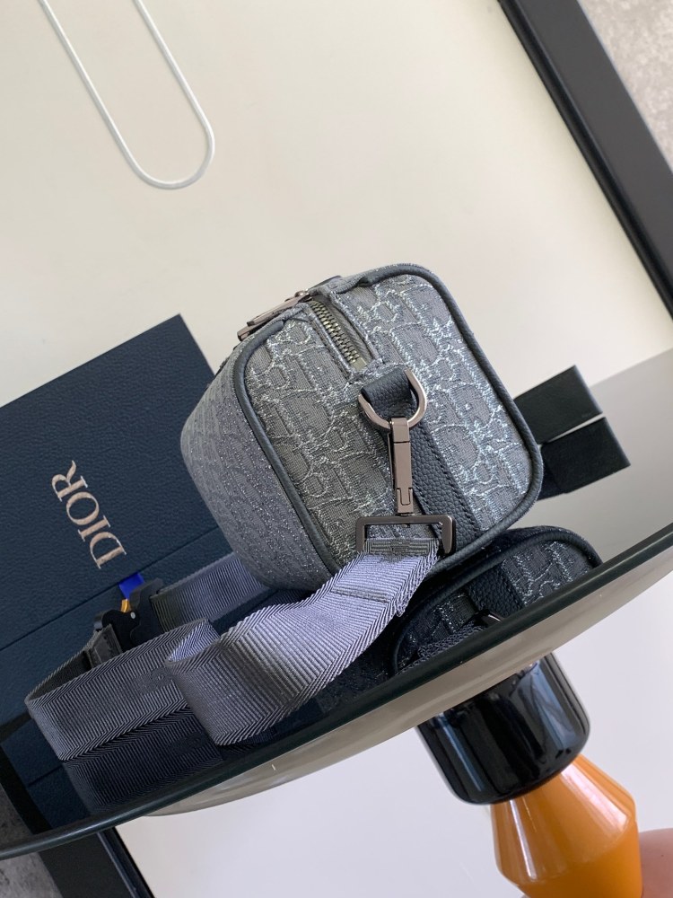 Dior man's Oblique Lingot 26