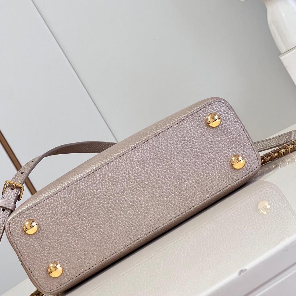 Capucines Taurillon Monogram  size 27x18x9
