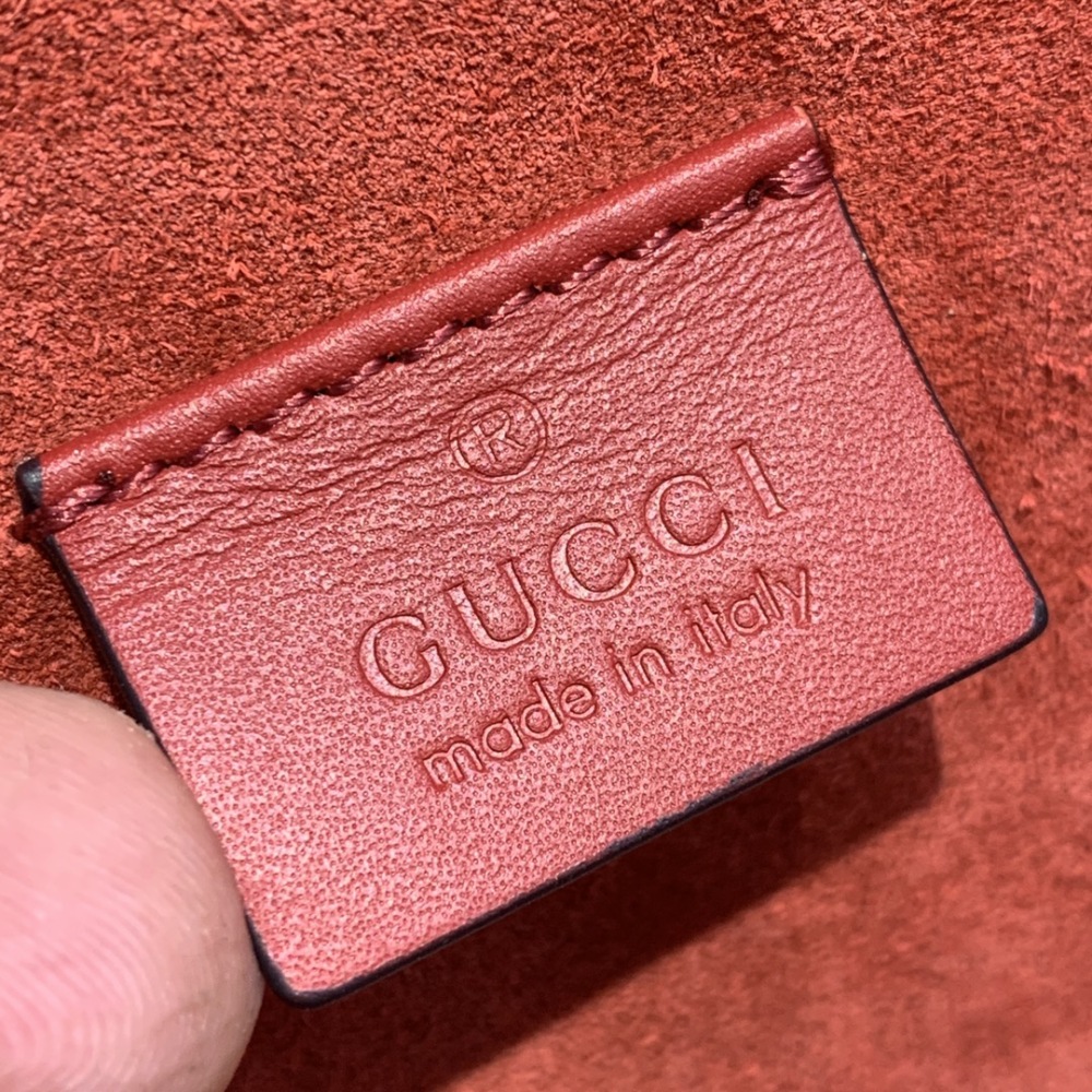 Gucci  size 25*14*8